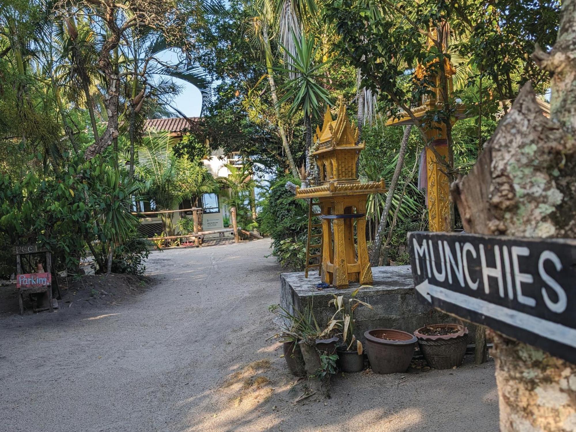 Munchies Bungalows Baan Tai Exterior photo